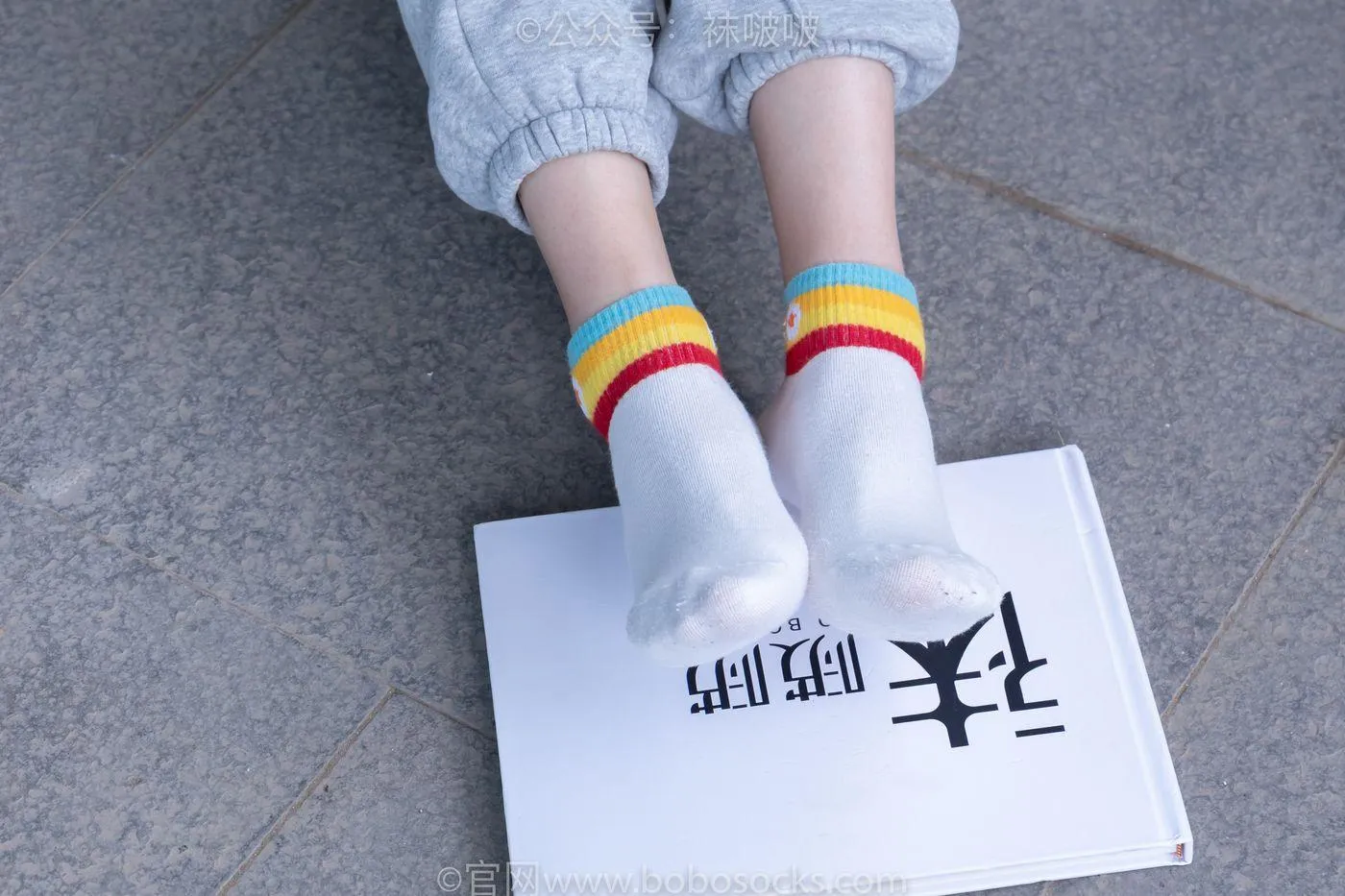 [BoBoSocks袜啵啵]NO.012 泡芙-运动鞋、白棉袜、裸足 [132P]插图